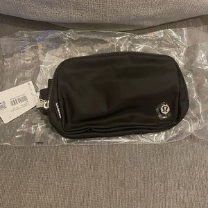 Lululemon Everywhere Belt Bag